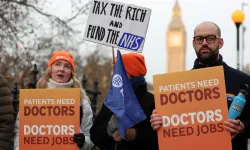 İngiltere’de doktorlar iş bıraktı