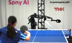 Yapay zeka destekli robot, masa tenisinde üst seviye sporcuları yendi