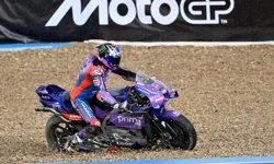 Toprak Razgatlıoğlu, pistten çıkarak yarışa veda etti