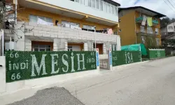 Ekipleri harekete geçiren yazı. Evinin her yerine yazdı, mahalleli ihbar etti