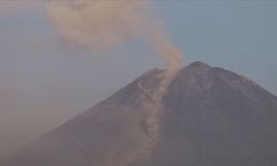 Endonezya'daki Semeru Yanardağı'nda 4 patlama meydana geldi