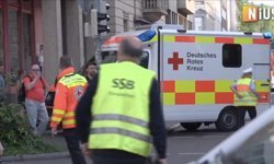 Almanya'nın Leipzig kentinde bir araç yayaların arasına daldı