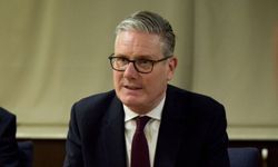 Starmer, kabinesine istifa etmeyeceğini söyledi