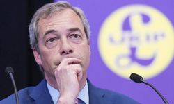 İngiltere'de aşırı sağcı parti lideri Farage hakkında 5 milyon sterlinlik bağış soruşturması başlatıldı