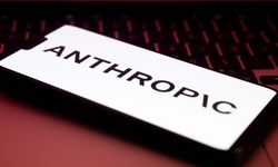 Anthropic'in kurucu ortağı Olah, yapay zekanın sadece teknoloji şirketlerine bırakılamayacağını belirtti