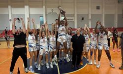 Girne Belediye Başkanı Şenkul, Kadınlar Basketbol Ligi şampiyonu Akdeniz Spor Birliği’ni kutladı