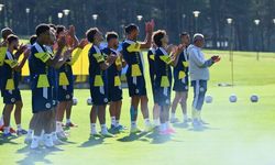 Fenerbahçe, çalışmalarını taraftara açık idmanla sürdürdü