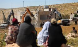 İsrail ordusu, mahkemenin süreci durdurma kararına rağmen Batı Şeria’da Filistinlilere ait bazı evleri yıktı