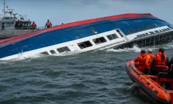 Guyana açıklarında 116 yolcuyu taşıyan feribot alabora oldu