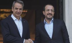 Hristodulidis “kritik konjonktürde” Atina’da… Miçotakis ile görüştü
