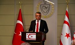 Erhürman: “Çözüme giden yolda kaldırımları doğru döşemeye başladık”