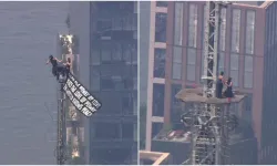 Kaçak tırmandılar: Empire State'in zirvesinde protest evlilik teklifi