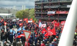 Almanya’da Mercedes-Benz işçileri "40 saatlik çalışma" ve "tasarruf" planlarını protesto etti