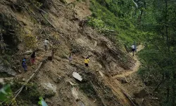 Nepal'in batısındaki toprak kaymasında 7 kişi hayatını kaybetti