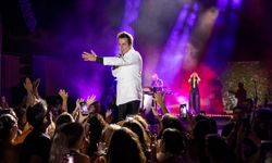 Teoman, Kıbrıs’ta Müzikseverlere Unutulmaz Bir Gece Yaşattı
