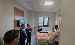 Kocaeli Valisi Aktaş, Girne'deki gemi kazasından kurtarılarak Kocaeli'ye nakledilen hamile kadını ziyaret etti