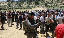 İsrail ordusu, işgal altındaki Batı Şeria'da 100'den fazla Filistinliyi sahada sorguladı