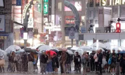 Japonya'da etkili olan Dujuan Tayfunu nedeniyle 2 kişi hayatını kaybetti