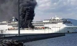 Yunanistan'ın Mikonos Adası açıklarında yangın çıkan kargo gemisi tahliye edildi