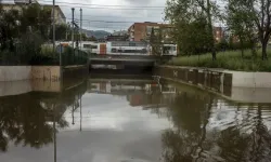 İspanya'nın doğusundaki şiddetli yağışlar ulaşımı durdurdu