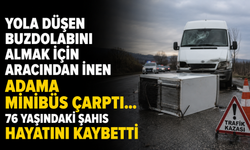 Yola düşen buzdolabını almak için aracından inen adama minibüs çarptı...76 yaşındaki şahıs hayatını kaybetti