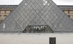 "Louvre Müzesi onarılmazsa kapılarını halka kapatmak zorunda kalacak" uyarısı...