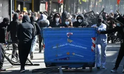 Arnavutluk'ta öğrenci protestoları: Hükümet binaları ateşe verildi
