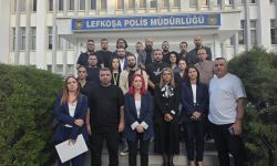 Saldırıya uğrayan gazeteciler Lefkoşa Polis Müdürlüğüne şikâyette bulundu