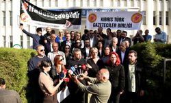 Basın örgütleri Lefkoşa Polis Müdürlüğü önünde açıklama yaptı… “Gazetecilik suç değildir”
