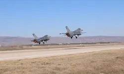 Türk Hava Kuvvetlerinden Kıbrıs Adası'nın güneyinde ve Akdeniz'in uluslararası hava sahasında eğitim uçuşu
