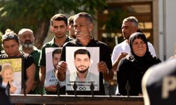 Gemi kazasında yakınlarını kaybeden aileler, Girne Mahkemesi önünde adalet çağrısında bulundu