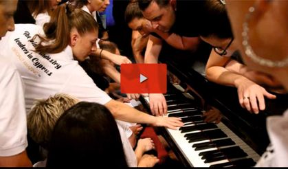 25 Kıbrıslı Rum Piyanist Guinness Rekorlar Kitabı’na girdi