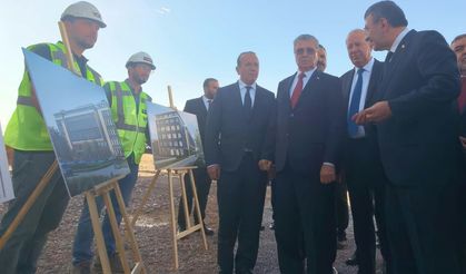 Üstel ve Yılmaz, Yeni Lefkoşa Hastanesi inşaat alanında incelemelerde bulundu