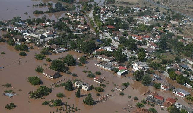 Yunanistan'da Sel Nedeniyle Ulaşılamayan Köylere Dronla İlaç Ve Gıda Yardımı Yapıldı