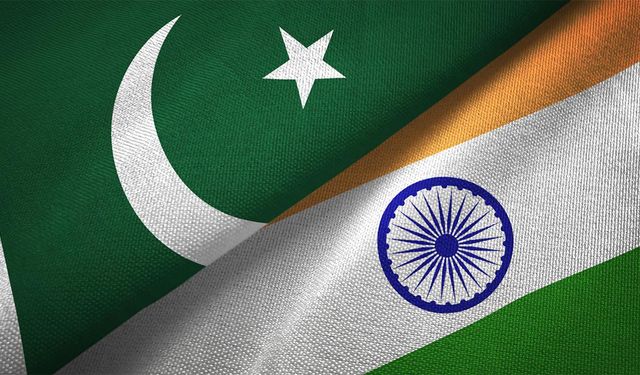 Hindistan, ilk kez Pakistan'ın uçaklarını düşürdüğünü doğruladı