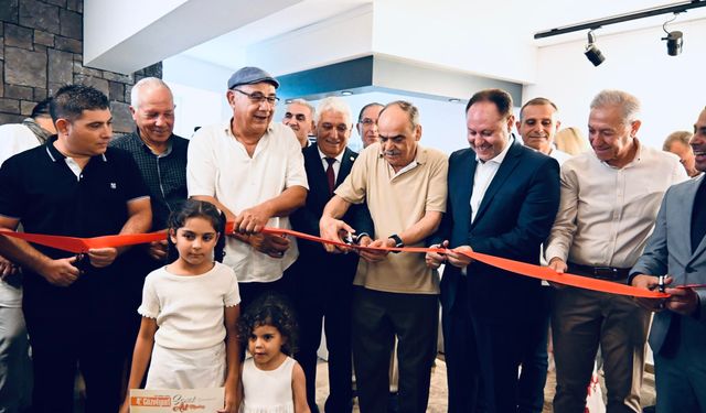 Öztürkler, 4. Uluslararası Güzelyurt Sanat Buluşması sergisinin açılışını yaptı