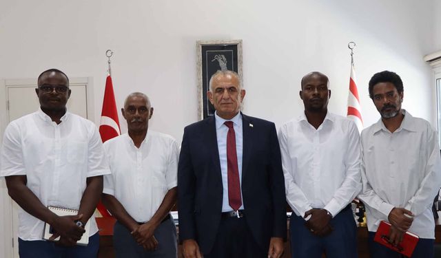 Milli Eğitim Bakanı Çavuşoğlu, Kuzey Kıbrıs Sudan Topluluğu Derneği’ni kabul etti