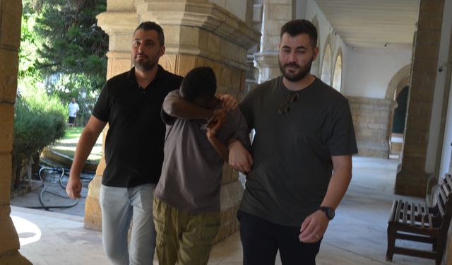 Lefkoşa’da Uy*şturucu Operasyonu: Çantayı Atıp Kaçtı, 25 Gram Hintkeneviriyle Yakalandı!