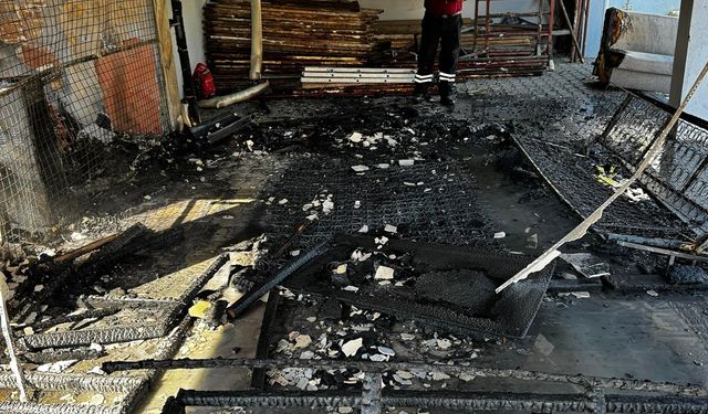 Çakmakla oynayan çocuklar yangına neden oldu