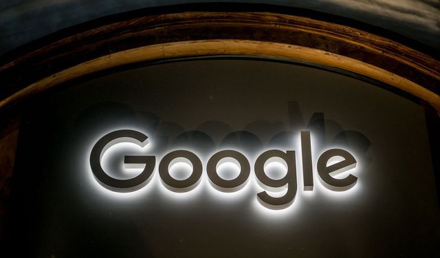 Google'a "çocukları manipüle etme" suçlaması