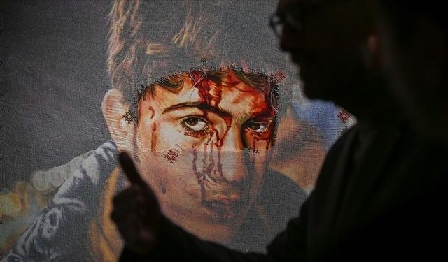 Türk sanatçı Aygeç'in "Sürgündeki Zeytin Ağacına Posterler" Sergisi Londra'da açıldı