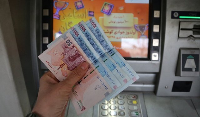İran'da dolar ulusal para birimine karşı tarihin en yüksek seviyesine çıktı