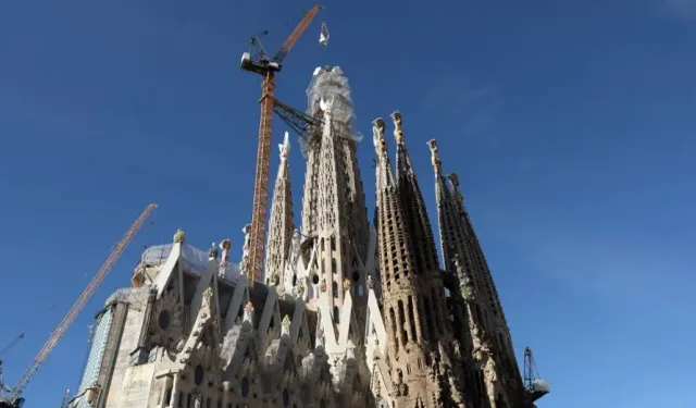 İnşaatı 144 yıl sürdü. Dünyanın en yüksek kilisesinde son aşama