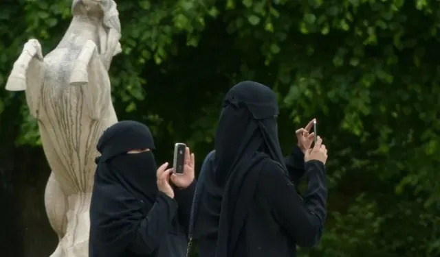 İspanya'da bazı belediyelerde burka ve peçe yasaklandı