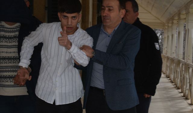 Üç kez bıçaklayarak arkadaşını yaralayan sanığa 6 yıl hapis