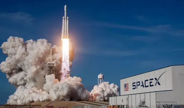 Elon Musk, medeniyeti Ay'a taşıyor. Ay şehri için tarih verdi