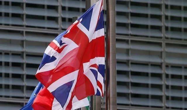 İngiltere'deki ara seçimde iktidar partisi 95 yıllık sandalyesini kaybetti