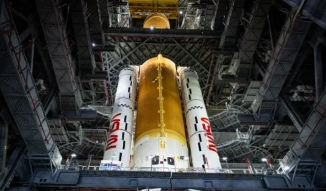 NASA, Ay'a dönüş için 1 Nisan'ı hedefliyor