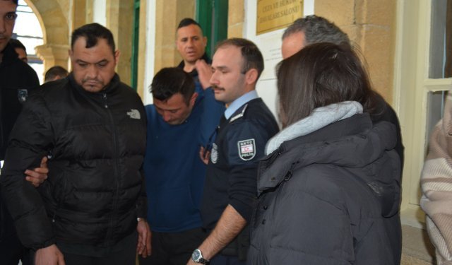 Şüpheli araç ele verdi: 25 gram uyuşturucu ile yakalandılar