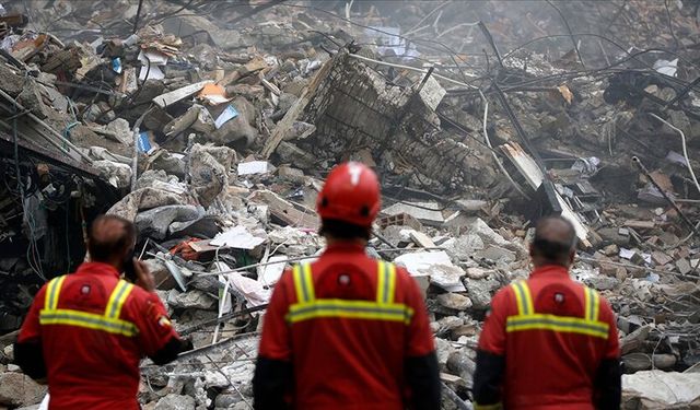 İran'da ABD-İsrail saldırılarının başladığı 28 Şubat'tan bu yana 230’dan fazla çocuk hayatını kaybetti